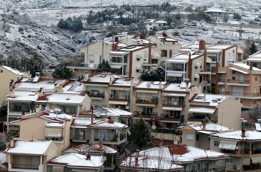 Η «Σοφία» έφτασε στη Θεσσαλονίκη: Στα «λευκά» τα ορεινά - Χιόνια ακόμα και μέσα στην πόλη (pics)