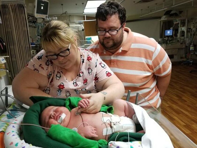 Απίστευτο: Γεννήθηκε μωρό γίγαντας – Δείτε πόσο ζυγίζει (pics+vid)
