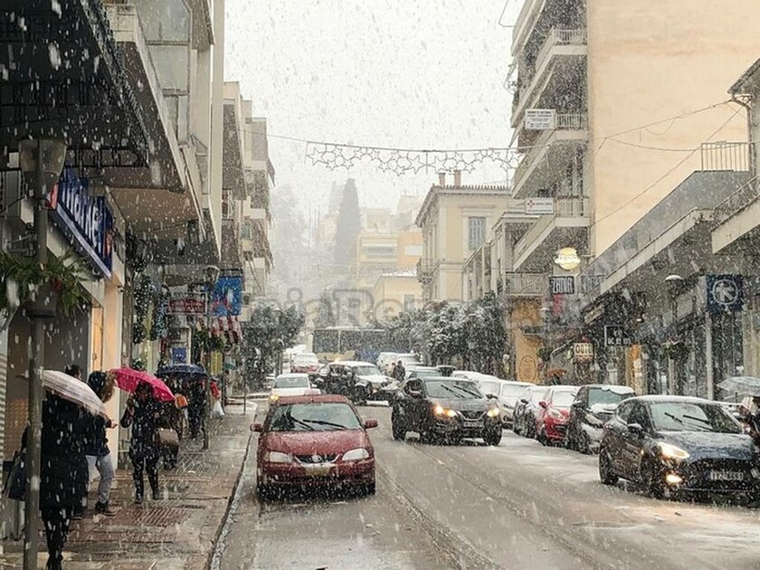 Καιρός LIVE: Σε κλοιό χιονιά η Ελλάδα – Λευκό τοπίο από Μακεδονία μέχρι Πελοπόννησο (pics&vids)