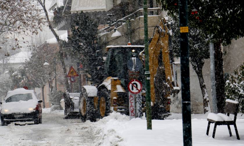 Καιρός ΤΩΡΑ: Πυκνή χιονόπτωση στο Βόλο - Τι λέει ο μετεωρολόγος Θοδωρής Κολυδάς (vid)