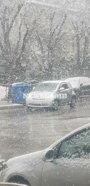LIVE ΕΙΚΟΝΑ: Ξεκίνησε να χιονίζει και πάλι στην Πάρνηθα