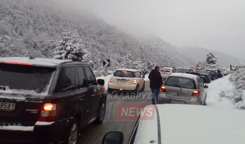 Καιρός: Καραμπόλα 20 οχημάτων στα χιονισμένα Καλάβρυτα (pics)