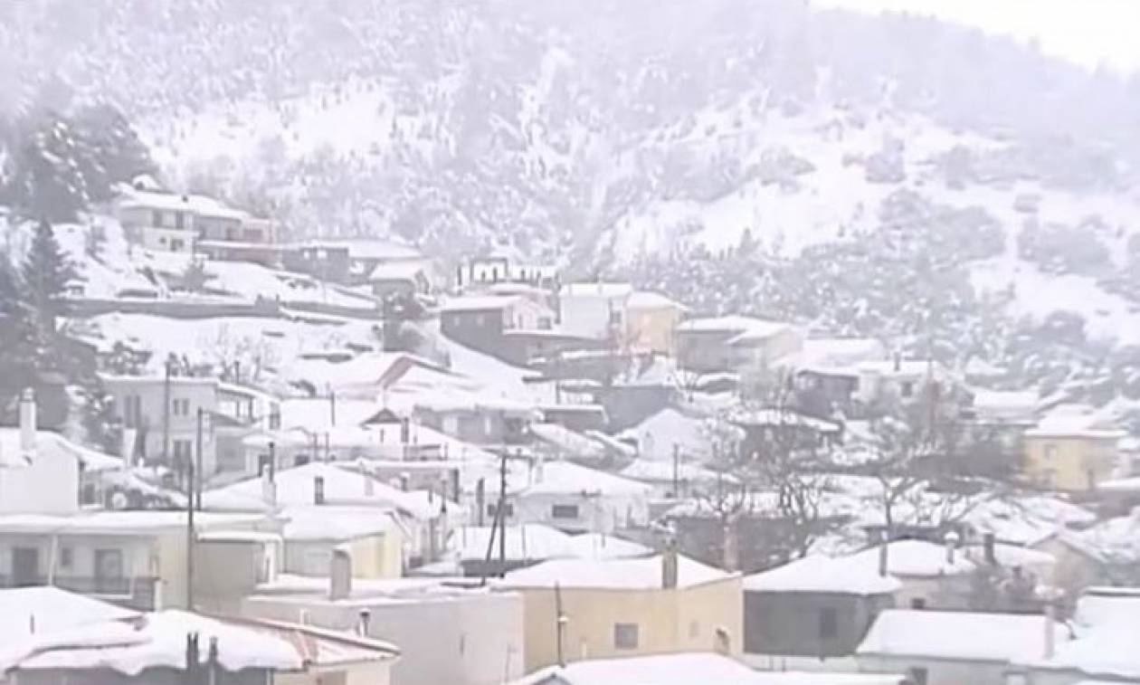 Καιρός: Αποκλεισμένα παραμένουν χωριά στην Εύβοια (vid)