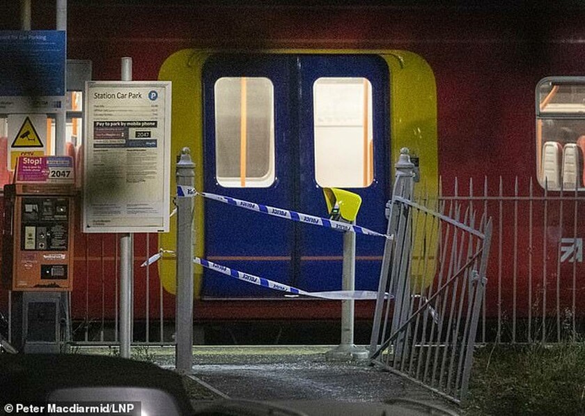 Άγρια δολοφονία σε τρένο: Τον μαχαίρωσε χωρίς δισταγμό μπροστά στα μάτια του παιδιού του (Pics)