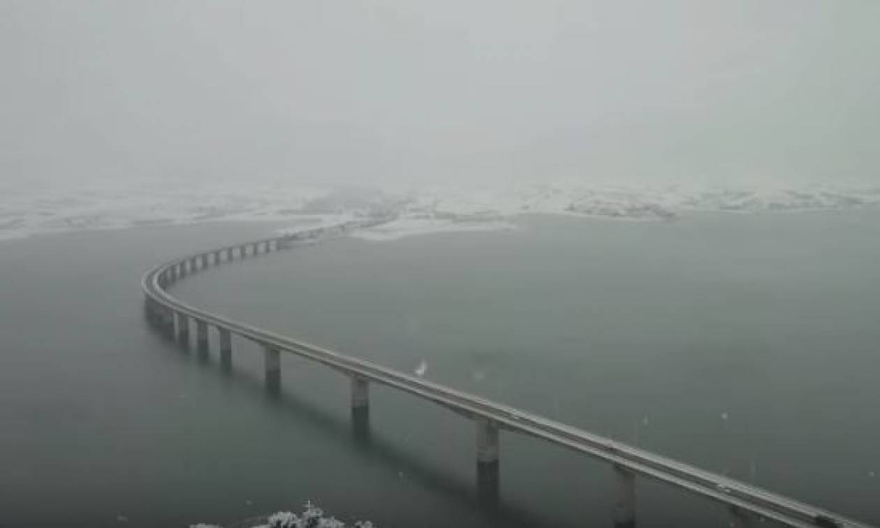 Μοναδικό time-lapse βίντεο: Το χιόνι... εξαφανίζει γέφυρα τεχνητής λίμνης στην Κοζάνη