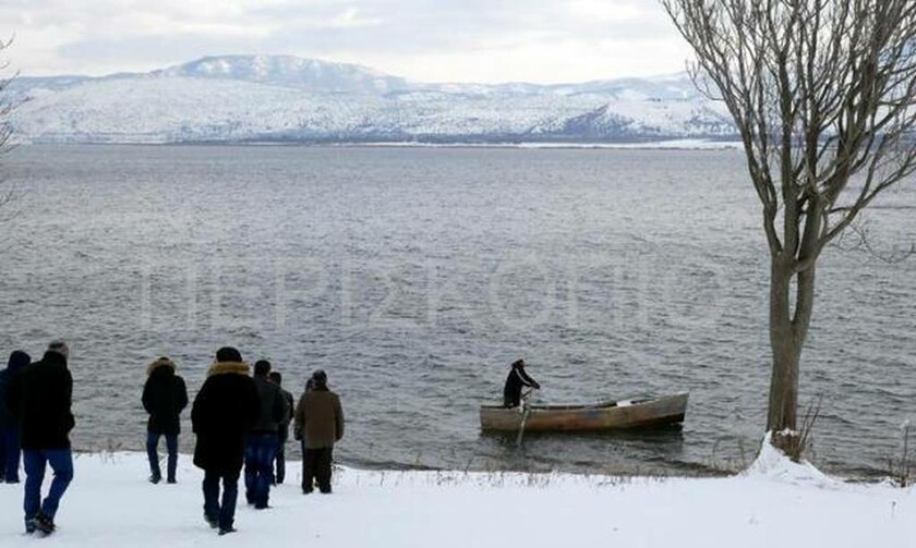 Θεοφάνεια: Ο αγιασμός των υδάτων στη λίμνη Βεγορίτιδα της Φλώρινας (pics+vid)