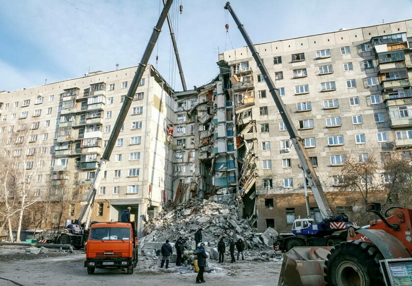 Ρωσία: 403 οι άστεγοι από την κατάρρευση της πολυκατοικίας στο Μαγκνιτογκόρσκ