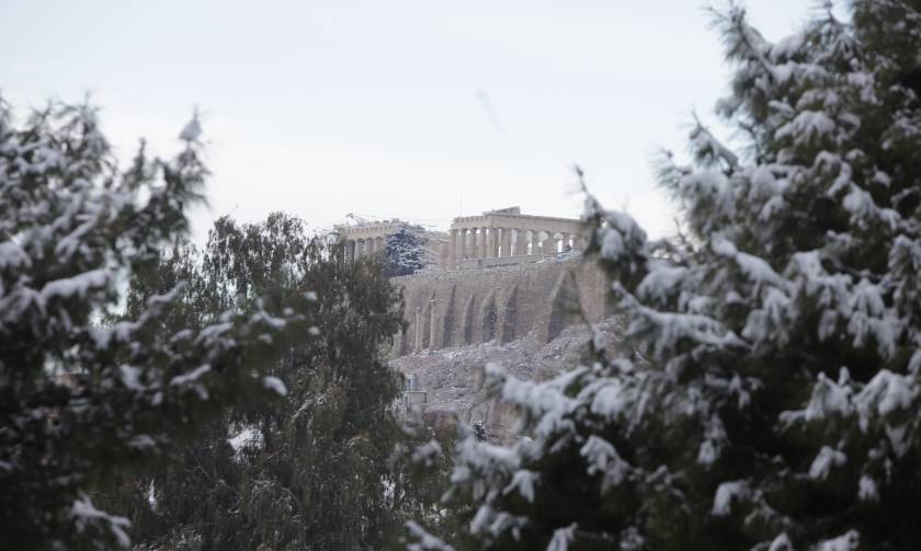 Καιρός: Επελαύνει ο «Τηλέμαχος» με πολικές θερμοκρασίες και χιόνια στην Αθήνα - Πού θα το στρώσει