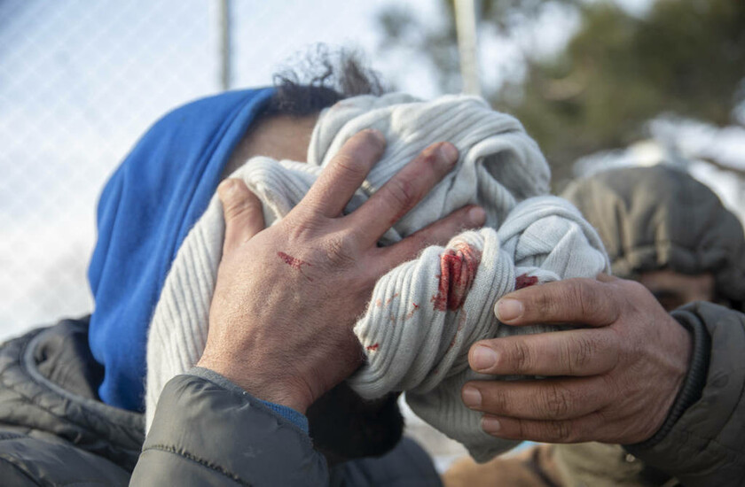 Επεισόδια στα Διαβατά μεταξύ προσφύγων και οδηγών - Τραυματίες (pics)