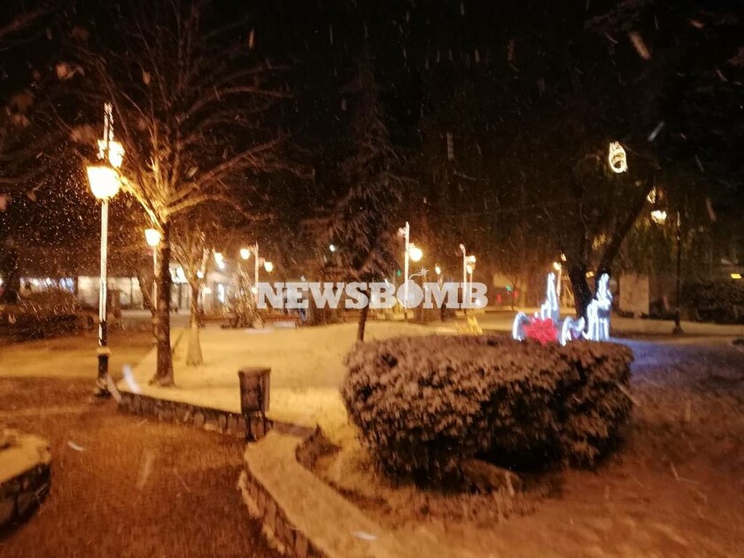 Καιρός Live: Ο χιονιάς «χτυπά» την Αθήνα – Το έστρωσε στα βόρεια προάστια (pics+vids)