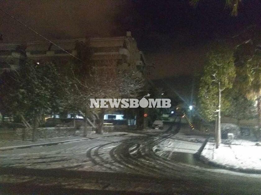 Κακοκαιρία: Κράτος... οπερέτα - Έκλεισε η Αθηνών Λαμίας με ένα πόντο χιόνι