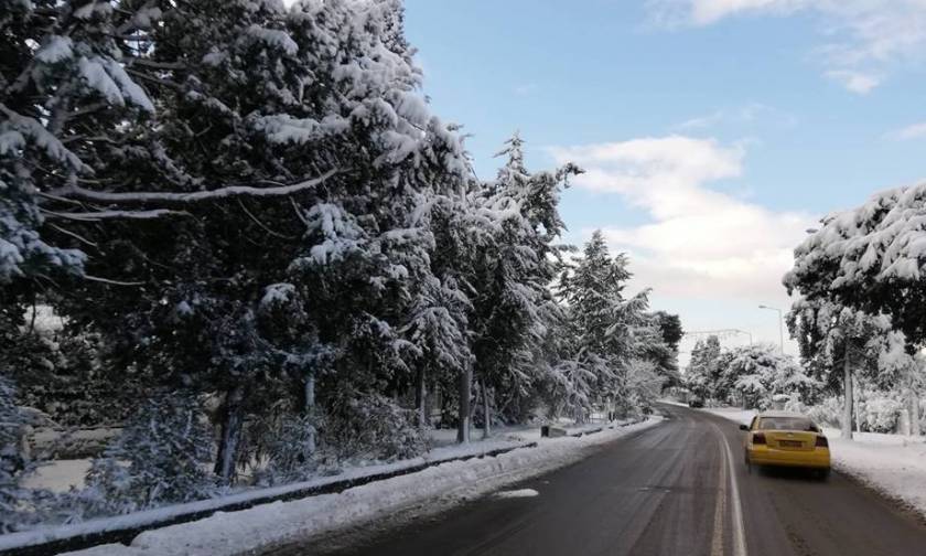 Χιόνια στην Αθήνα: Χάος στους δρόμους - Δεκάδες τροχαία ατυχήματα λόγω ολισθηρότητας