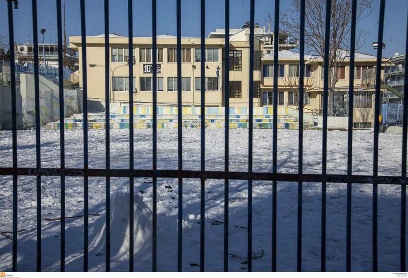ΕΚΤΑΚΤΟ – Καιρός: Κλείνουν τα σχολεία στη Θεσσαλονίκη λόγω του χιονιά