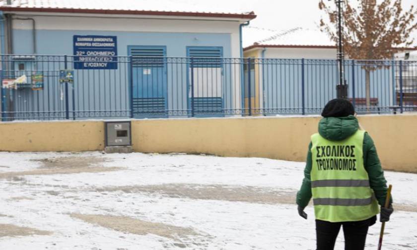 Χαμός στη Θεσσαλονίκη: «Έστειλα το παιδί μου στο σχολείο και το βρήκα στο νοσοκομείο»