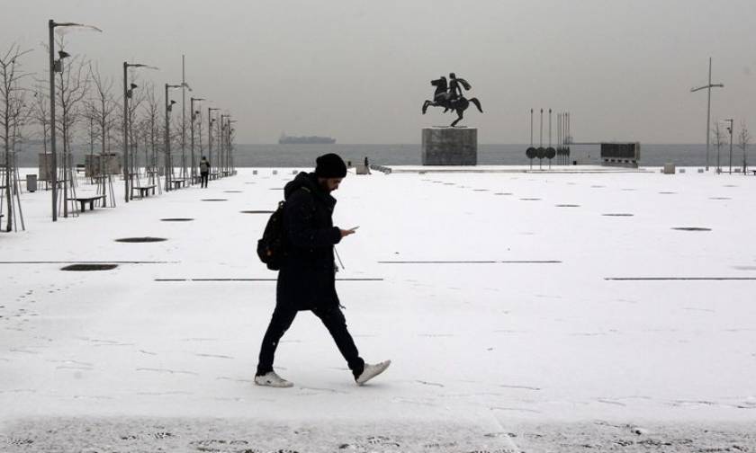 Καιρός: Ο χιονιάς «χτύπησε» τη Θεσσαλονίκη - Μαγευτικές εικόνες από το χιονισμένο κέντρο της πόλης