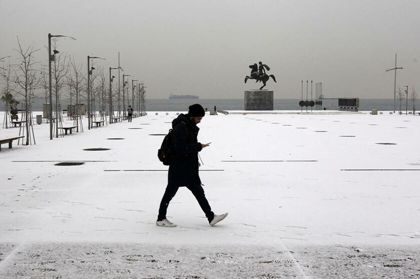 Καιρός - Ο χιονιάς «χτύπησε» τη Θεσσαλονίκη - Μαγευτικές εικόνες από το χιονισμένο κέντρο της πόλης