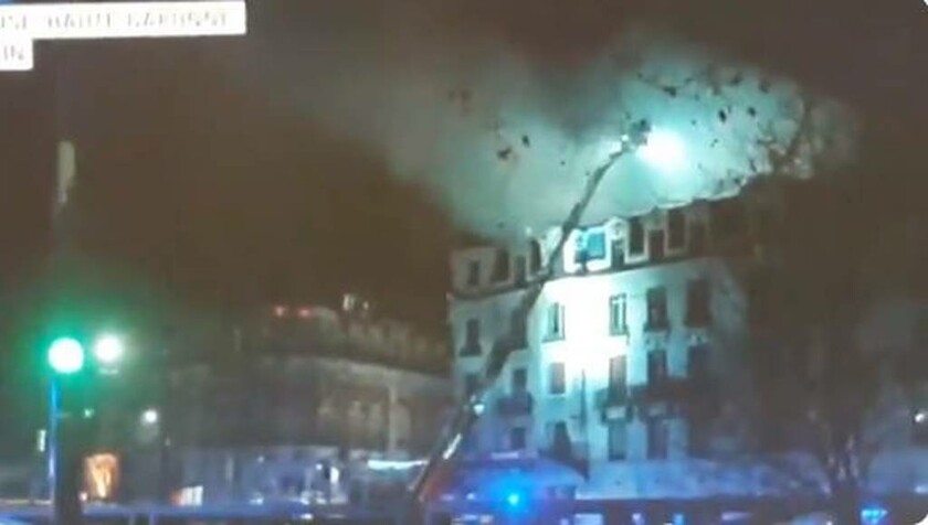«Κόλαση» φωτιάς στη Γαλλία: Πολυκατοικία τυλίχθηκε στις φλόγες – Δεκάδες οι τραυματίες (Pics+Vid)