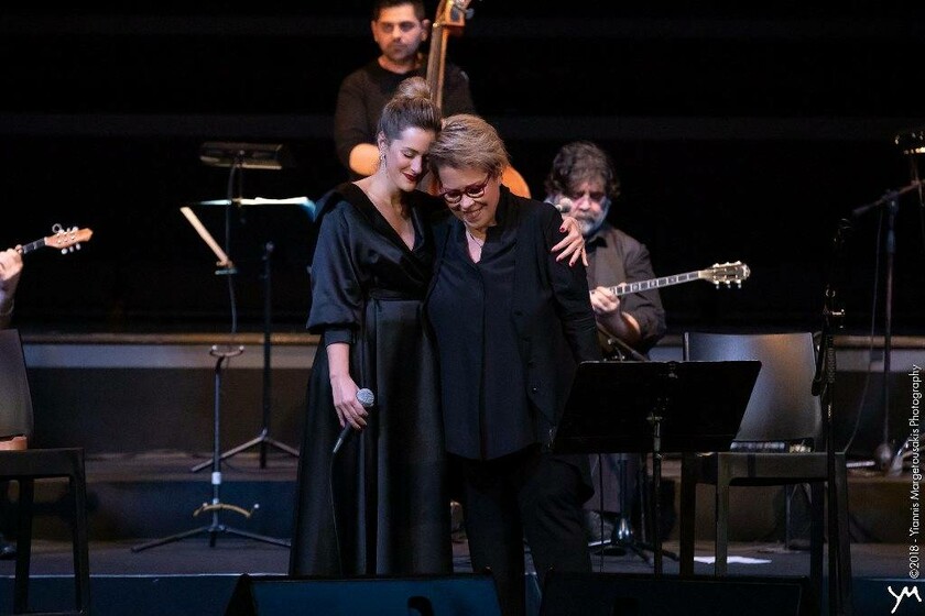 Δήμητρα Γαλάνη και Νατάσσα Μποφίλιου με την Ορχήστρα Βασίλης Τσιτσάνης στη Θεσσαλονίκη (pics) 