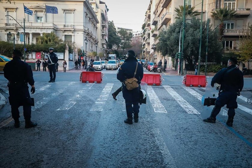 LIVE: Η Άνγκελα Μέρκελ στην Αθήνα - Κλειστοί δρόμοι και σταθμοί του Μετρό