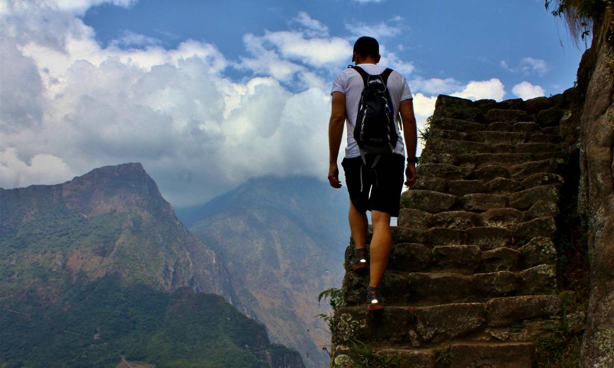 Τα «σκαλιά του τρόμου» που προσφέρουν εκπληκτική θέα στο Μάτσου Πίτσου (vid)
