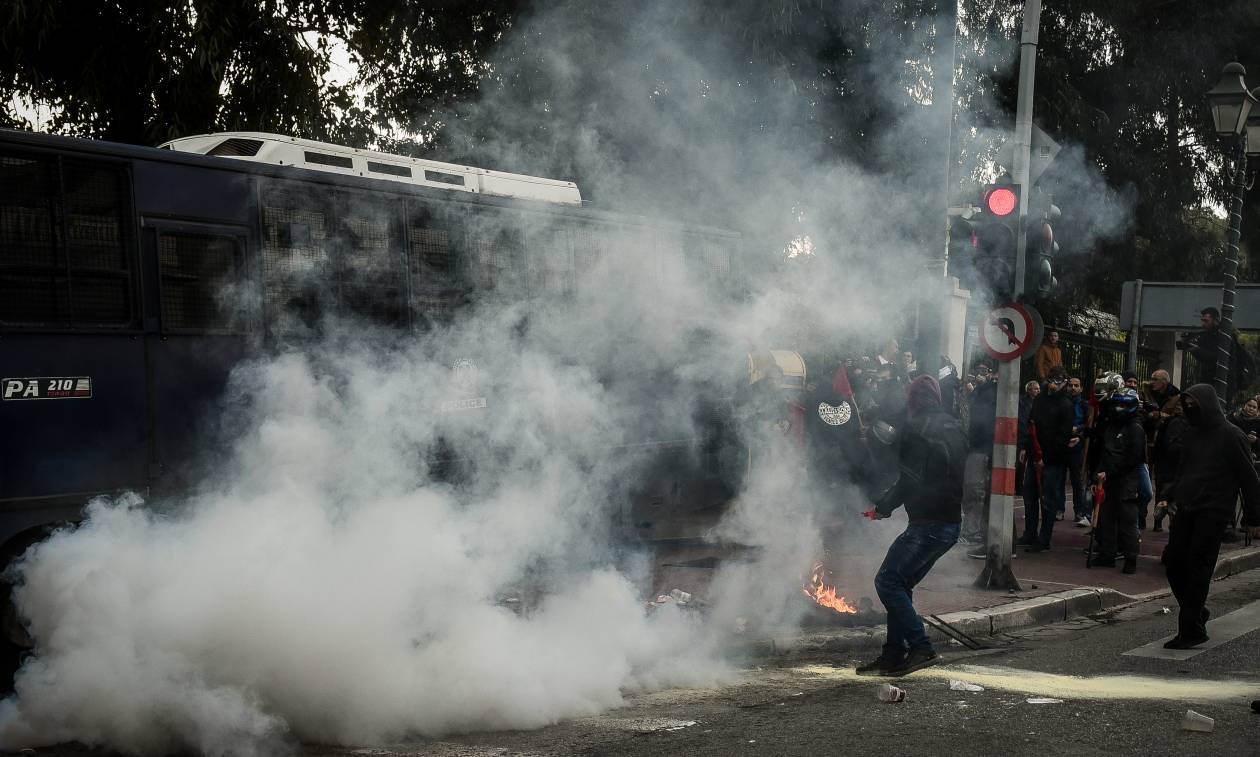 ΕΔΕ κατά αστυνομικών για τους τραυματισμούς στην πορεία των εκπαιδευτικών – Καταδικάζει η Γεροβασίλη