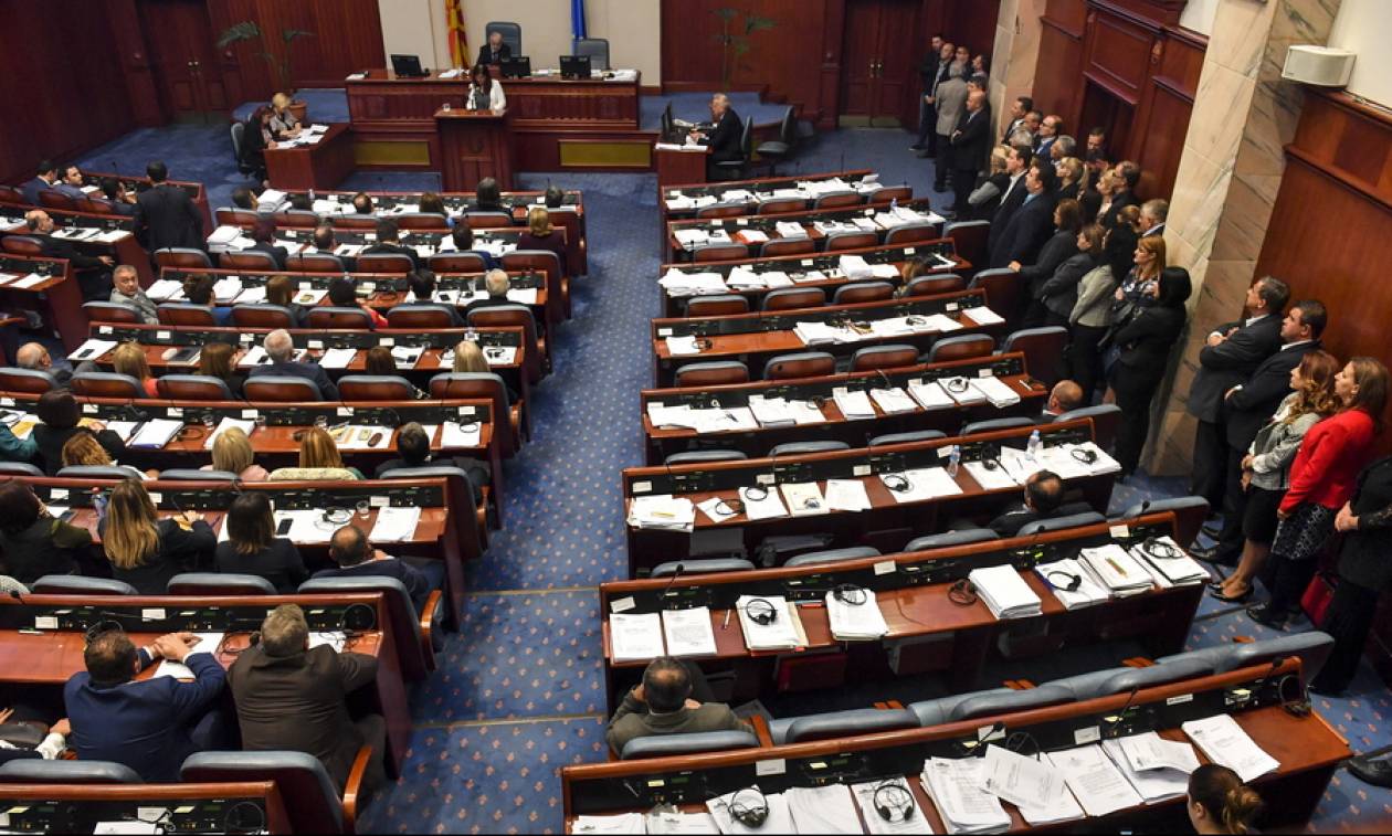 Tα Σκόπια υπερψήφισαν τη Συμφωνία των Πρεσπών (pics)