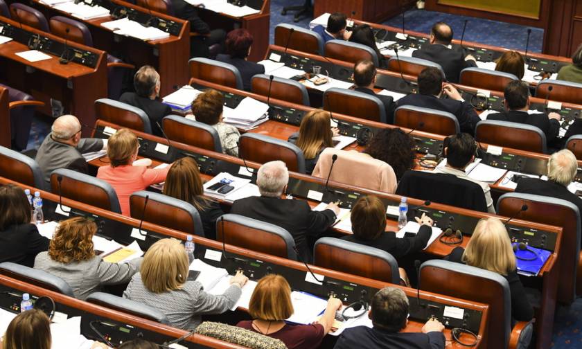 Σκόπια: Πανηγυρίζει η κυβέρνηση, πρόωρες εκλογές ζητά η αντιπολίτευση