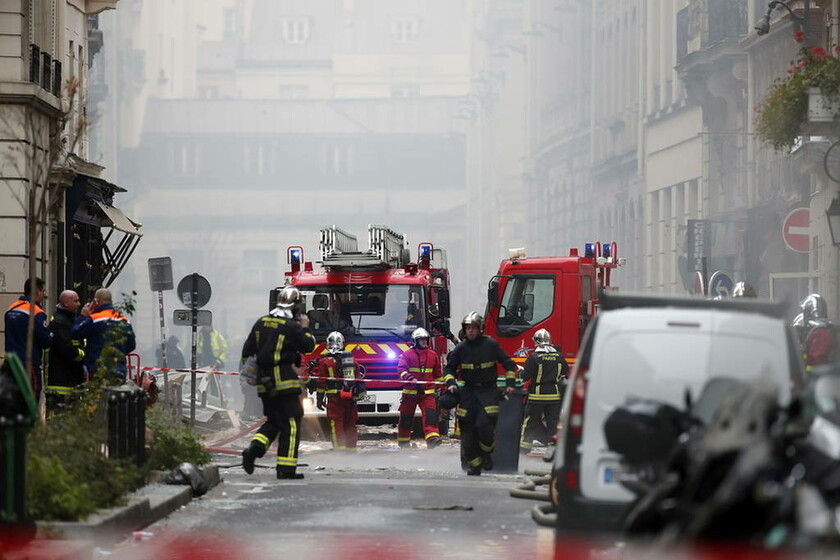 ΕΚΤΑΚΤΟ: Τραγωδία στο Παρίσι: Τέσσερις νεκροί από τη φονική έκρηξη (pics&vids)