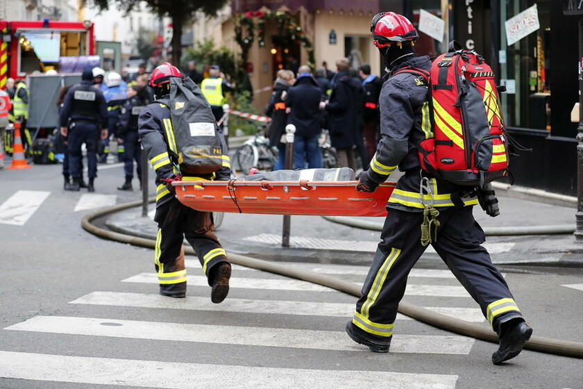 ΕΚΤΑΚΤΟ: Τραγωδία στο Παρίσι: Τέσσερις νεκροί από τη φονική έκρηξη (pics&vids)