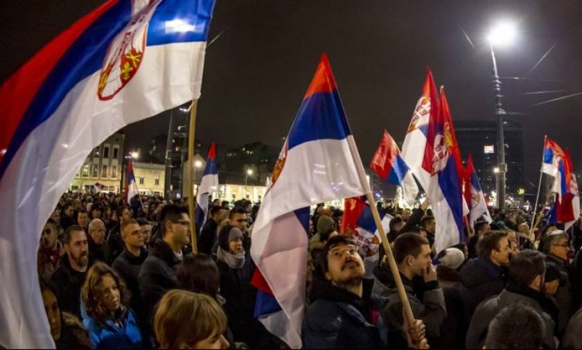Σερβία: Χιλιάδες Σέρβοι συμμετείχαν σε διαδήλωση κατά του Βούτσιτς στο Βελιγράδι