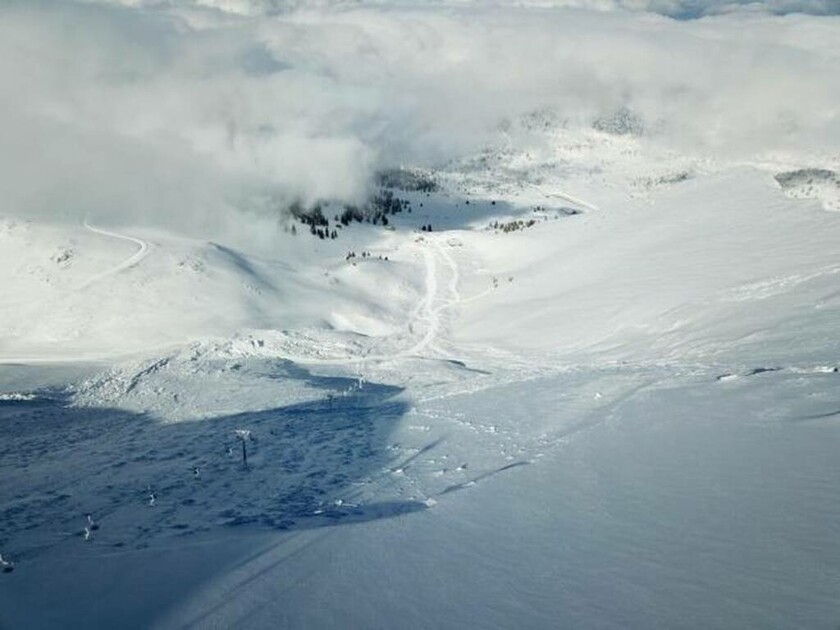 Καιρός: Xιονοστιβάδα «σάρωσε» το χιονοδρομικό Καλαβρύτων (pics)
