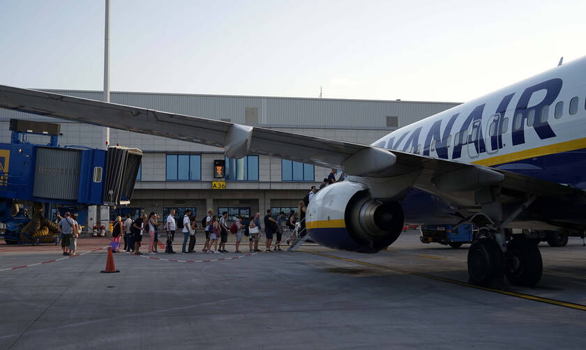 «Βόμβα» από την Ryanair: Διακόπτει το πιο δημοφιλές δρομολόγιό της στην Ελλάδα!