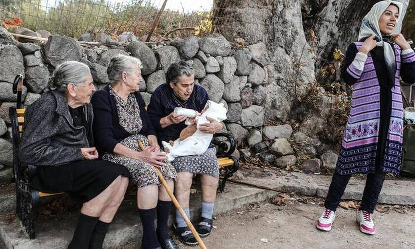 Μυτιλήνη: Το τελευταίο «αντίο» στην Μαρίτσα, την εμβληματική γιαγιά της αλληλεγγύης στους πρόσφυγες