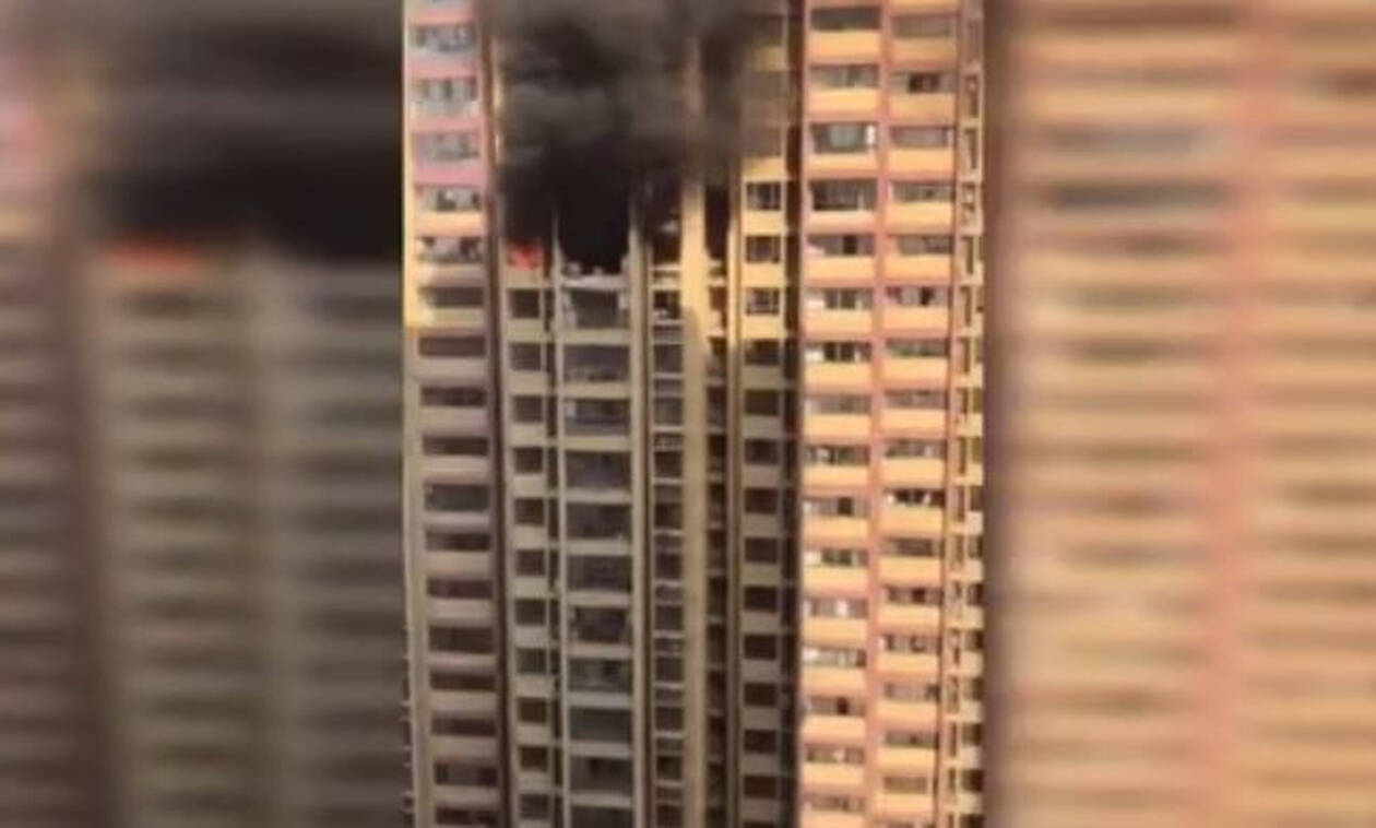 Πήδηξαν από τον 24ο όροφο κτηρίου για να σωθούν από φωτιά (vid)