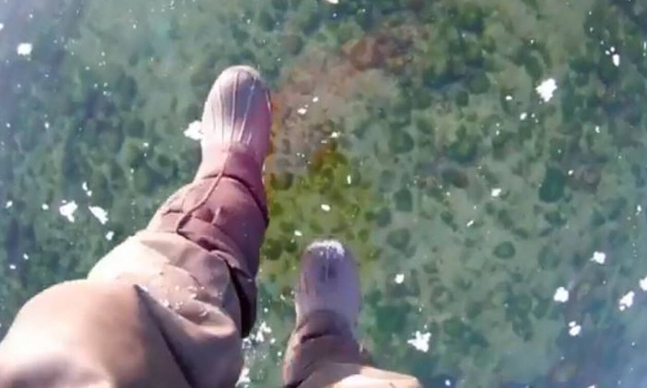 Βίντεο που κόβει την ανάσα: Περίπατος πάνω στην παγωμένη λίμνη Βαϊκάλη!