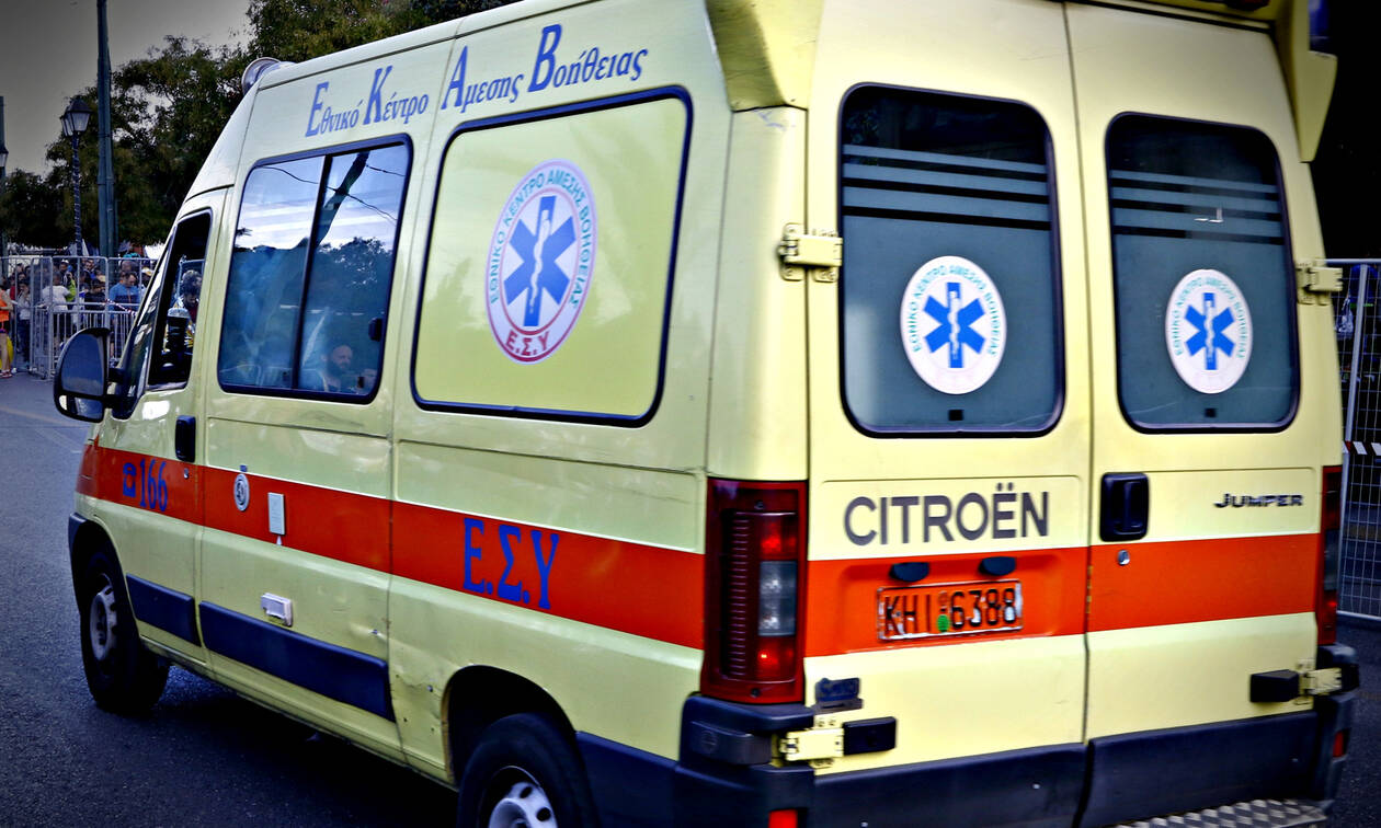 Εύβοια: Συγκλονιστικές εικόνες από την διάσωση αστέγου - Στο νοσοκομείο σε κρίσιμη κατάσταση (pics)