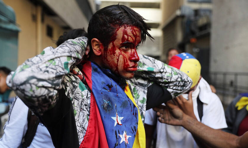 Χάος στη Βενεζουέλα: Στο αίμα πνίγηκε το πραξικόπημα για την ανατροπή του Μαδούρο (Pics+Vids)
