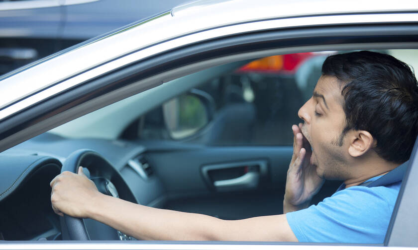 Οδηγός ταξί κοιμάται πάνω στο τιμόνι και προκαλεί απίστευτο ατύχημα (vid)