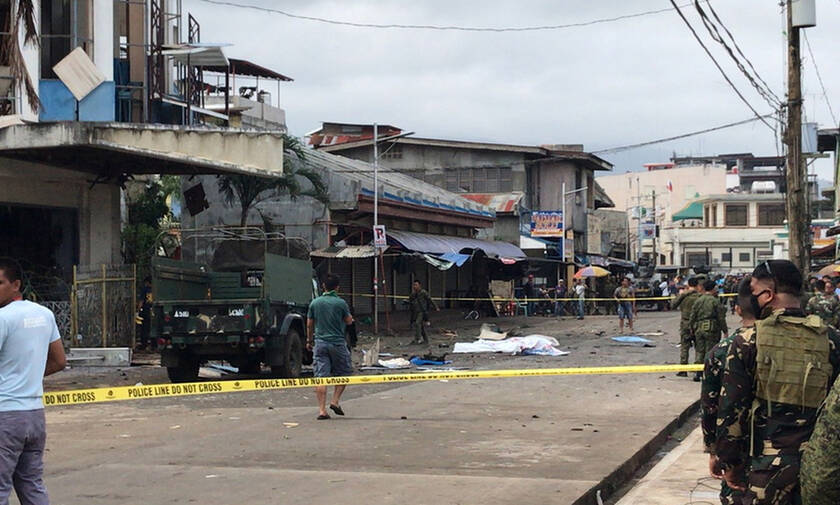 Φιλιππίνες: Δεκάδες νεκροί σε διπλή βομβιστική επίθεση σε εκκλησία