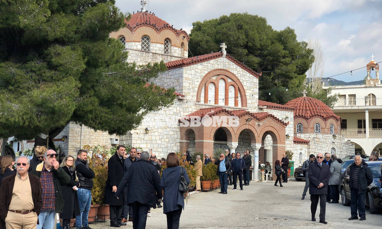 Κηδεία Θέμου Αναστασιάδη: Θλίψη στην κηδεία του δημοσιογράφου 