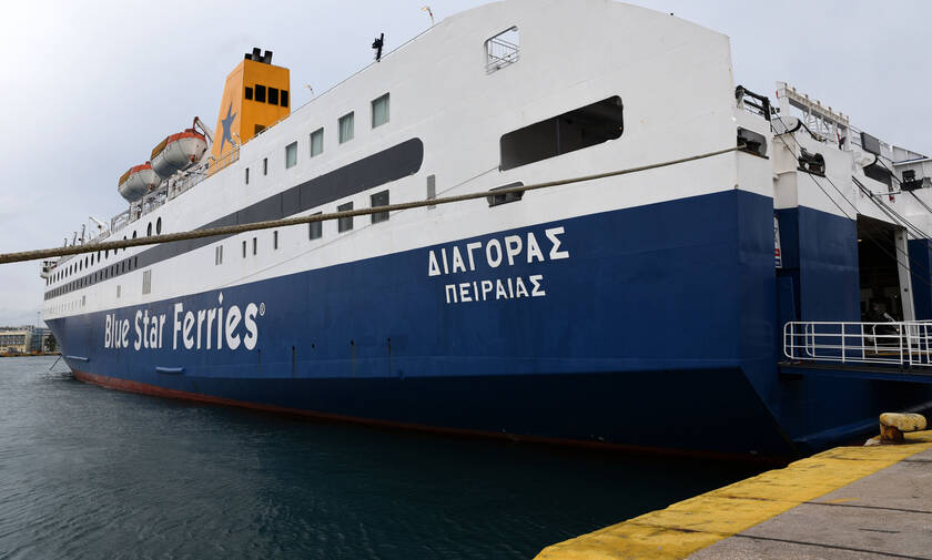 Χίος: Πλοίο με 225 επιβάτες προσέκρουσε στο λιμάνι
