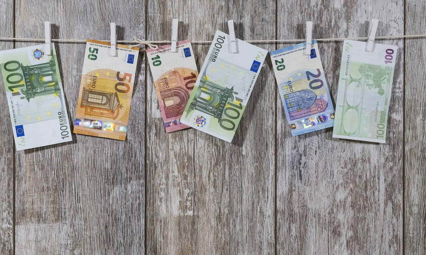 Κατώτατος μισθός: Αυξήσεις - «φωτιά» στις εισφορές – Ποιοι θα πληρώνουν έως και 300 ευρώ το μήνα