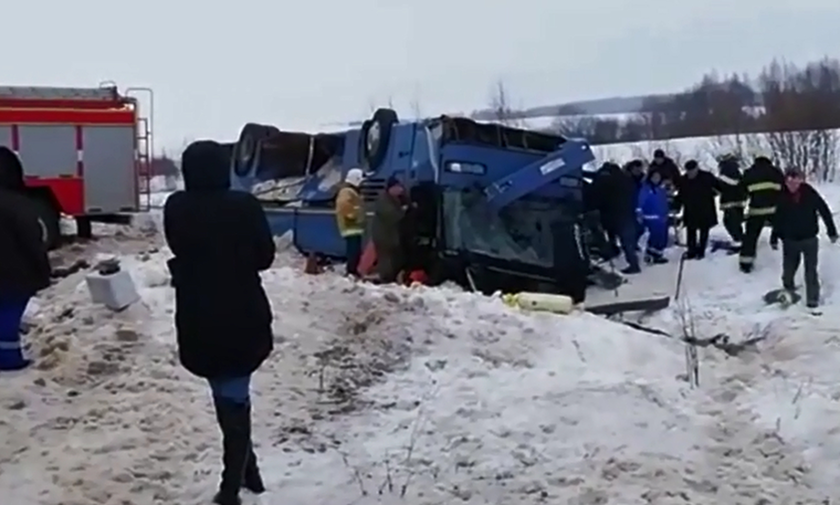 Τραγωδία στη Ρωσία: Ανατράπηκε λεωφορείο με παιδιά - Τουλάχιστον 7 νεκροί (pics & video)