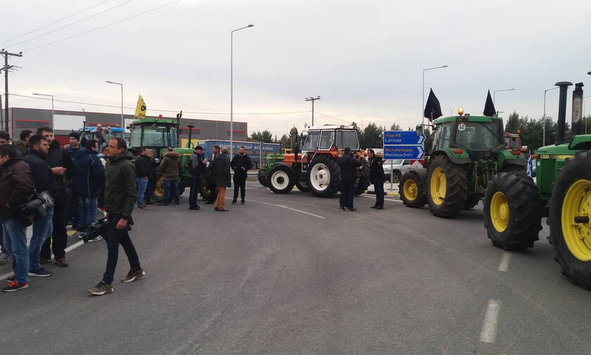 Μπλόκα αγροτών 2019: Οι αγρότες της Θεσσαλίας απέκλεισαν τον κόμβο Πλατυκάμπου (pics)