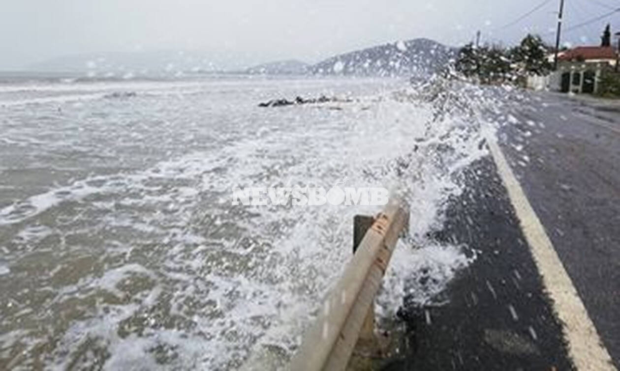 Κακοκαιρία: Βγήκε η θάλασσα στο δρόμο στην Αργολίδα (pics&vid)