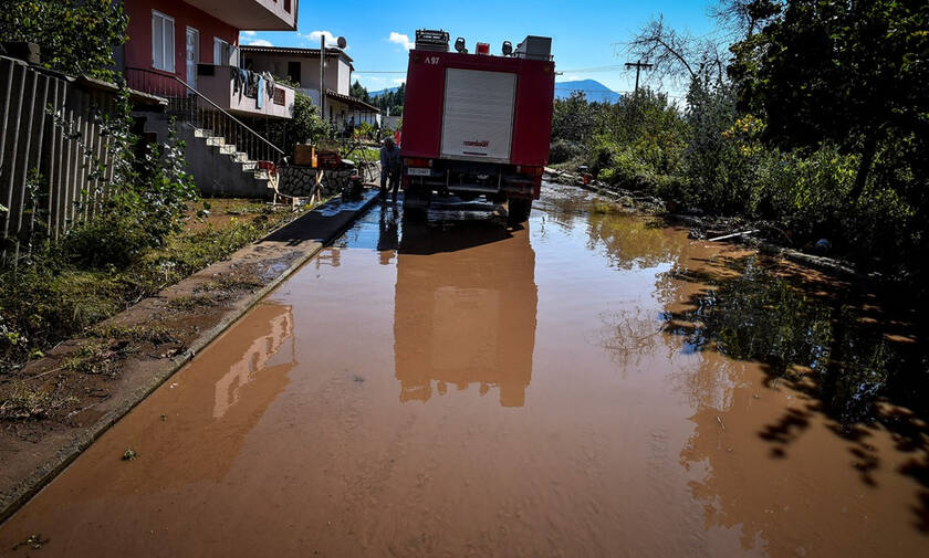 Η κακοκαιρία έφερε προβλήματα: Πλημμύρες, καταστροφές, κατολισθήσεις και κλειστοί δρόμοι