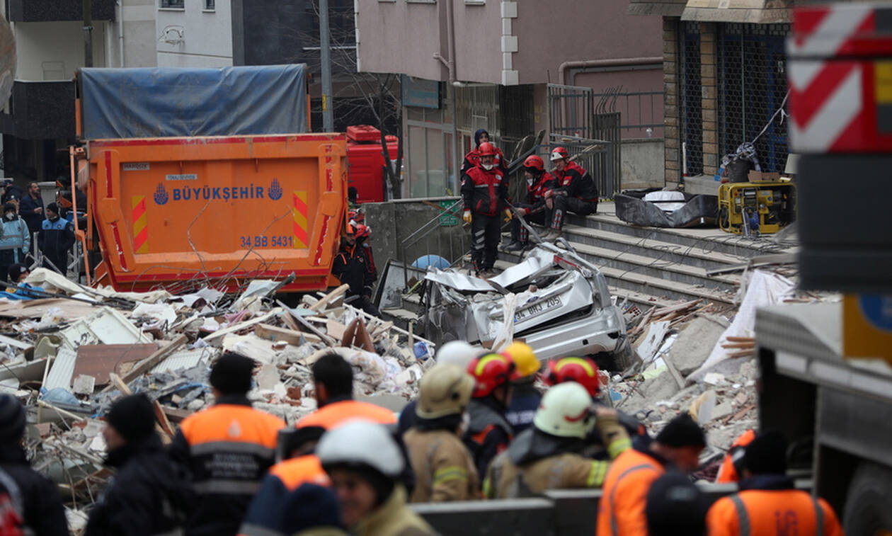 Κωνσταντινούπολη: 16χρονος ανασύρθηκε ζωντανός από τα χαλάσματα 48 ώρες μετά την τραγωδία (pics)