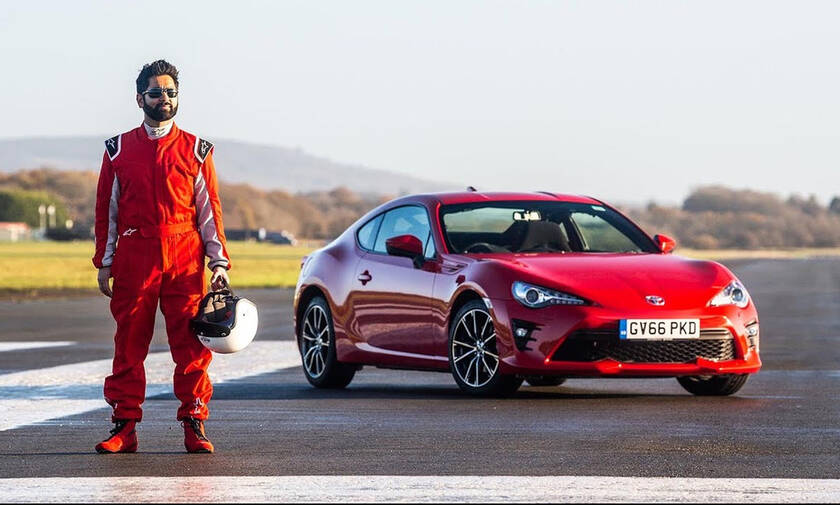 Πόσο γρήγορος μπορεί να είναι ένας τυφλός οδηγός στην πίστα του Top Gear; 