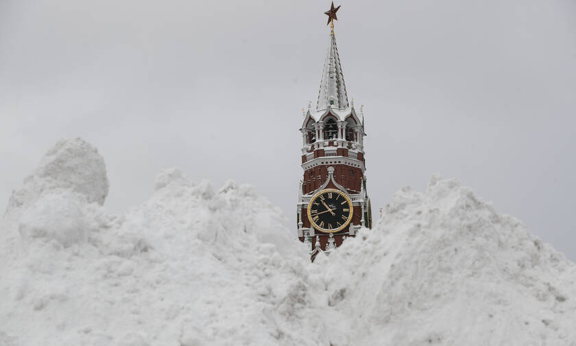 Πολικό χάος στη Ρωσία: Χιονίζει ασταμάτητα στη Μόσχα – Δείτε εντυπωσιακές εικόνες   