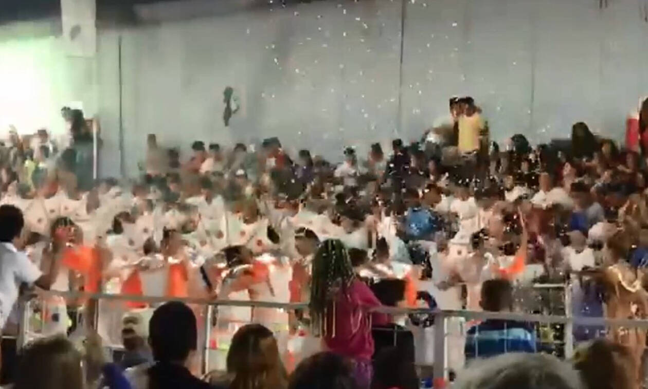 Βίντεο: Καρέ – καρέ η τρομακτική στιγμή που καταρρέουν κερκίδες γεμάτες με καρναβαλιστές